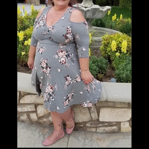 Torrid size 5/ 5X/ 28 GREY FLORAL JERSEY SKATER DRESS - Picture 9 of 12